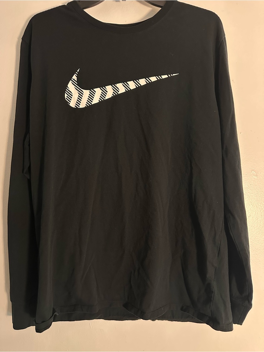 Nike Men's Black Geometric Swoosh Graphic Long Sleeve Tee XL Athletic Cut